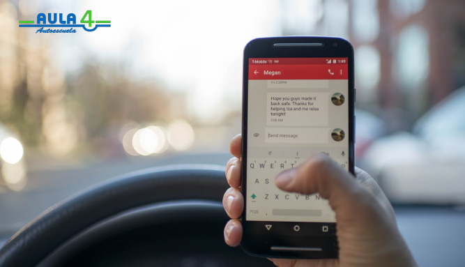 Conoce los peligros del uso del móvil al volante