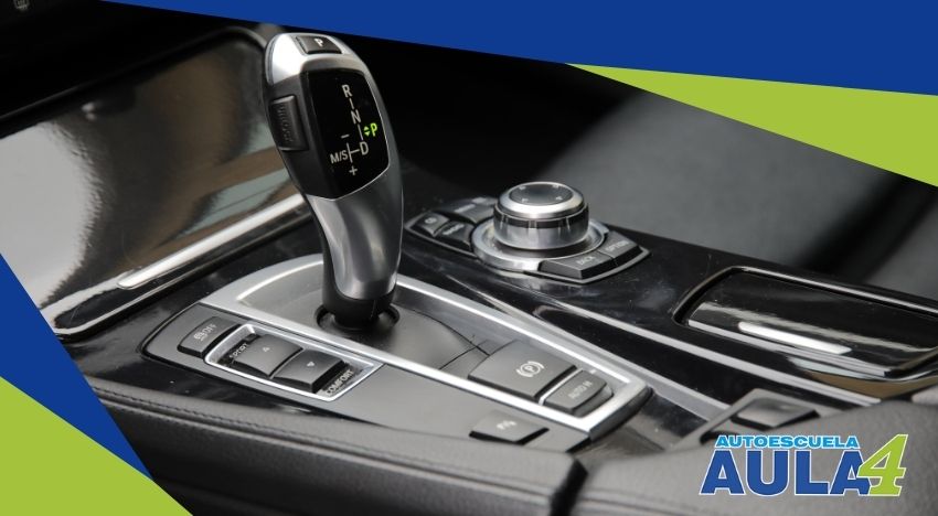 Imagen de la palanca de un coche automático.