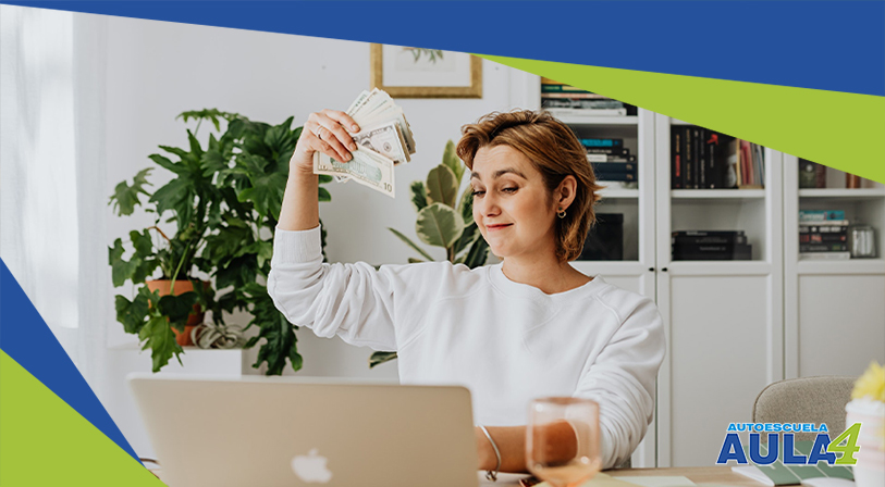 Persona solicitando ayuda por la obtención del permiso de conducir.