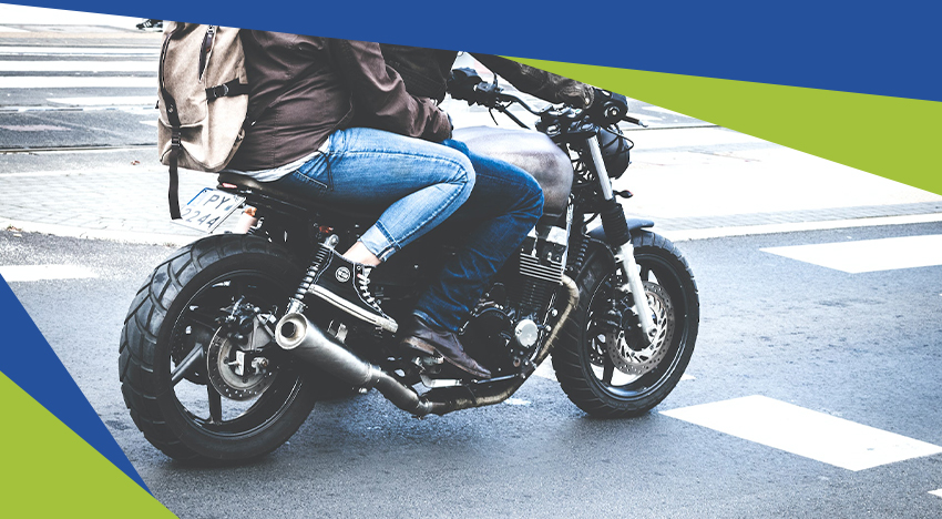 Botas para ir en moto que protejan los tobillos.